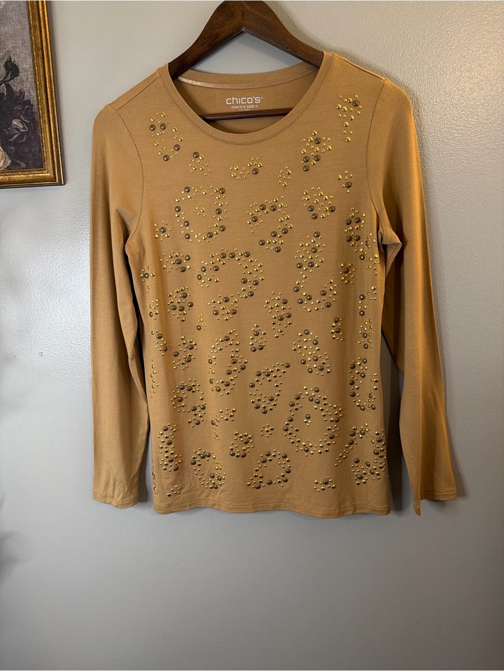 Chico’s Embellished Leopard Stud Long Sleeve Top Camel Gold Size 0 Small - Picture 2 of 7